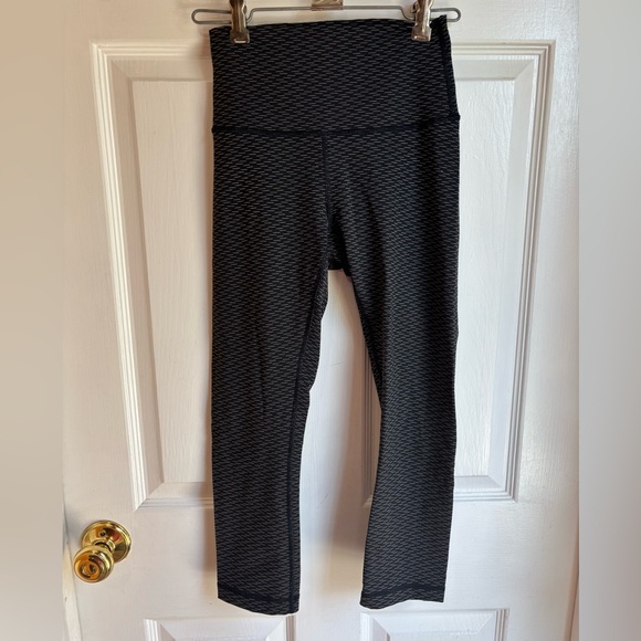 Lululemon Wunder Under Leggings 4 - Picture 1 of 3